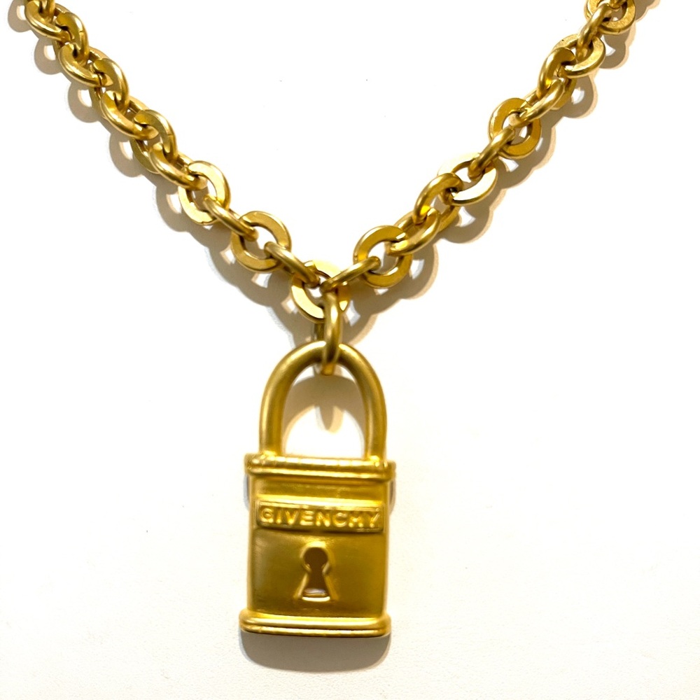 Givenchy Gold Necklace – Radiant Elegance in Vibrant Gold